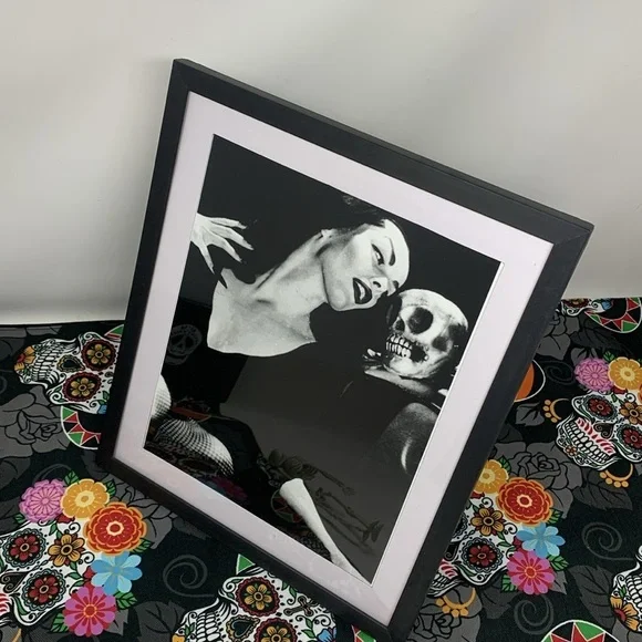 Creepy Vampira with skull Picture Frame with Free plastic skeleton decor💀 - Picture 12 of 17
